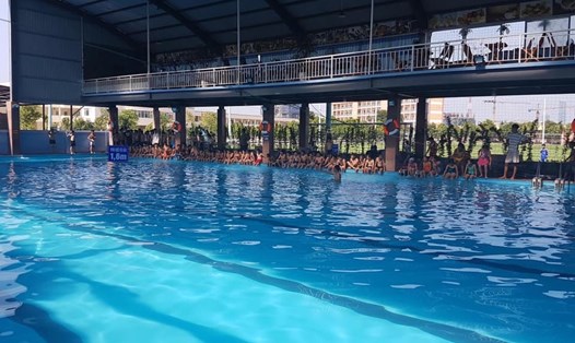 Bể bơi của Trường phổ thông Quốc tế Việt Nam. Ảnh: Nhà trường