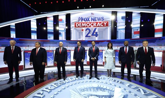 Tám ứng cử viên Đảng Cộng hòa tham gia vòng tranh luận đầu tiên cho cuộc bầu cử sơ bộ năm 2024. Ảnh: AFP