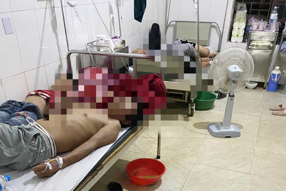 Nhiều người nhập viện thuộc Trung tâm y tế huyện Hương Sơn điều trị sau khi ăn tiết canh bê. Ảnh: Hồ Thắng.