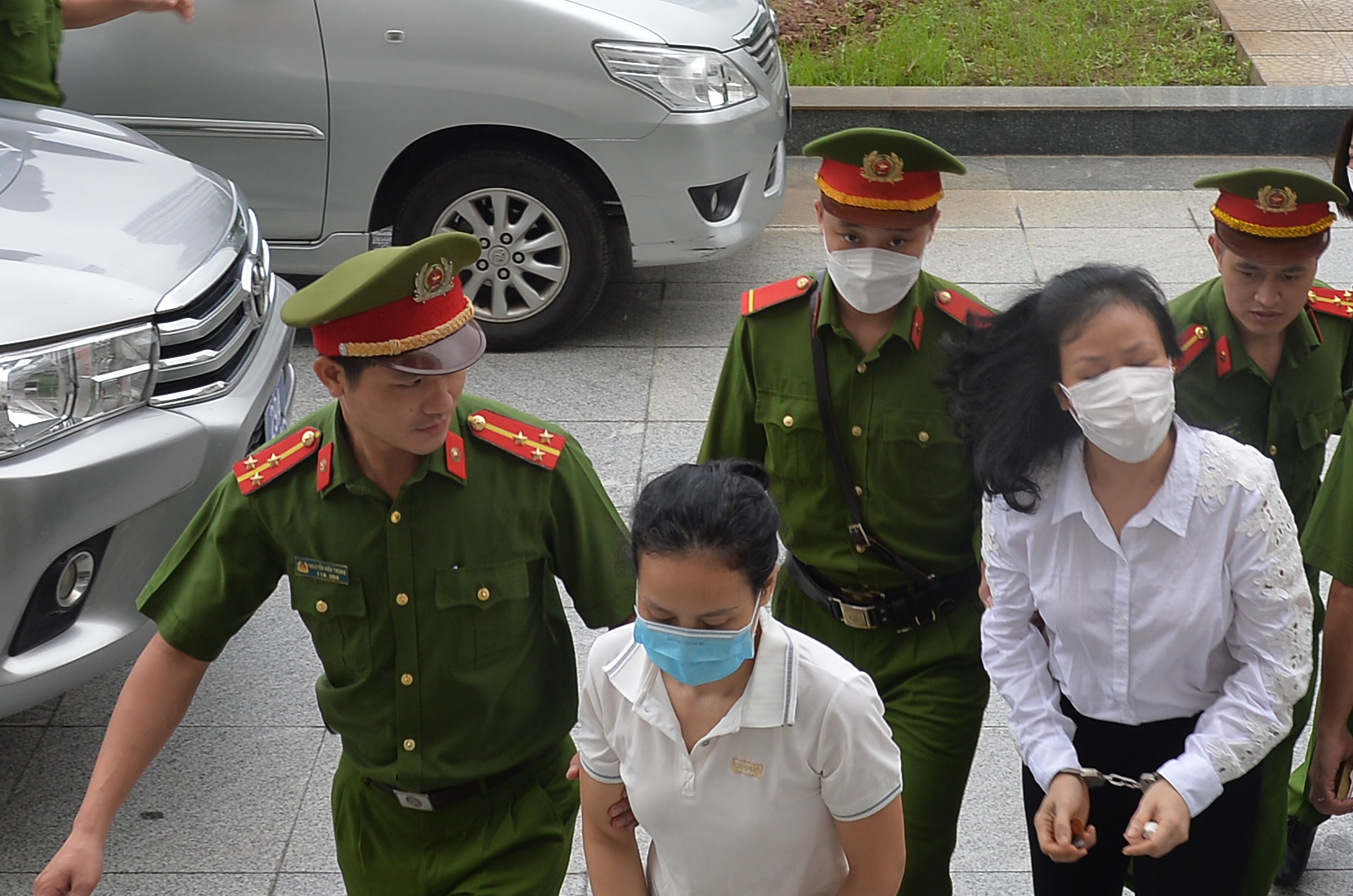 Trong số các bị cáo liên quan vụ trồng cây xanh trên địa bàn thành phố Hà Nội có nhiều người nữ. Ảnh: Quang Việt