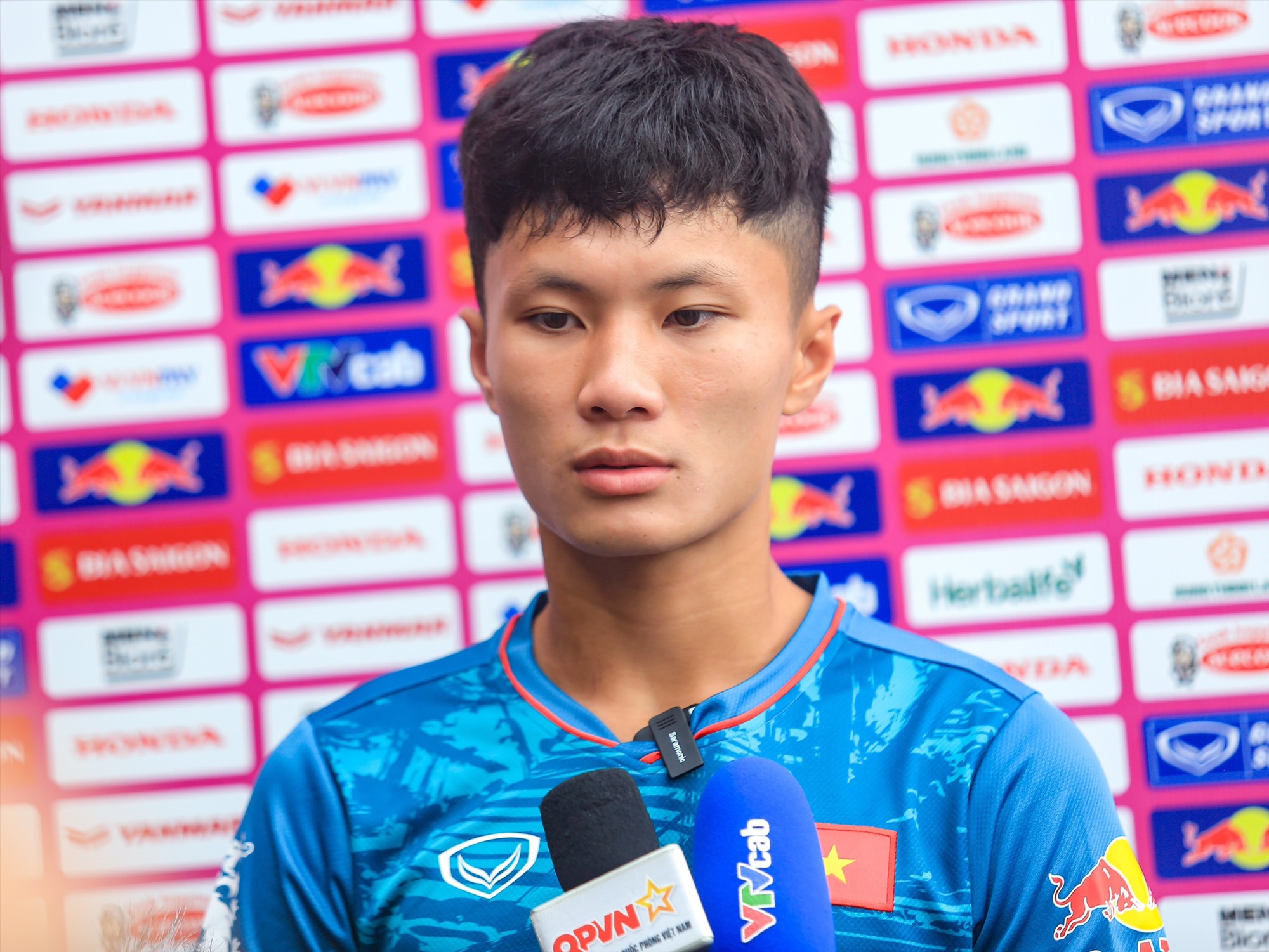 Tiền vệ U23 Việt Nam: Công Phượng dặn tôi nỗ lực và ghi điểm trong mắt huấn luyện viên Troussie
