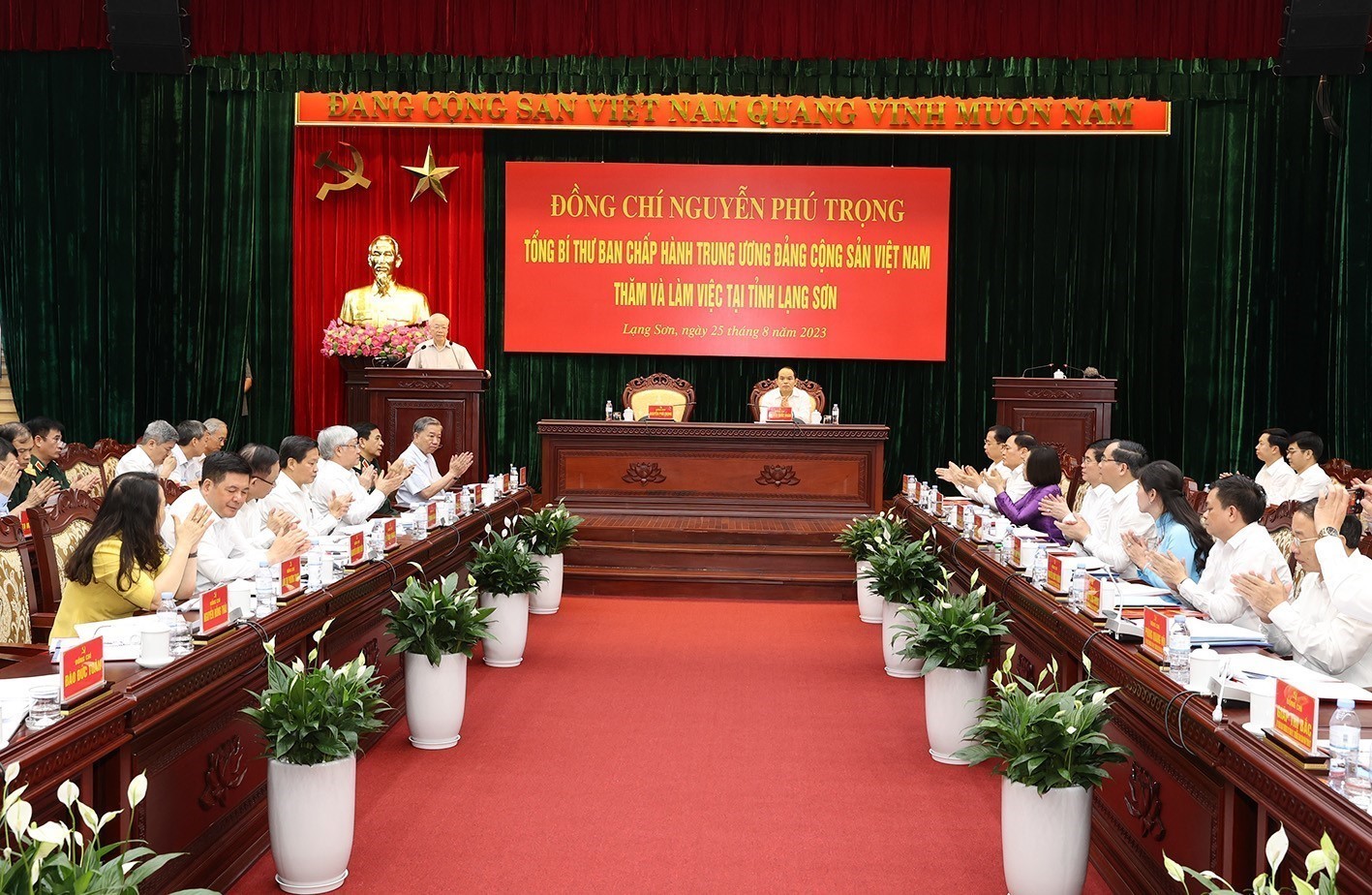 Tổng Bí thư Nguyễn Phú Trọng và đoàn công tác làm việc tại Lạng Sơn ngày 25.8. Ảnh: TTXVN