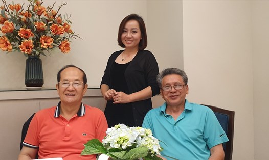 Từ trái qua phải: Tác giả thơ Trần Tựu, ca sĩ Hoàng Nga và nhạc sĩ Quang Hiển.