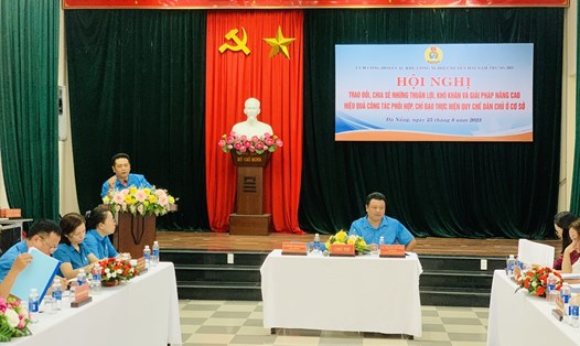 Cụm Công đoàn các khu công nghiệp duyên hải Nam Trung Bộ tổ chức hội nghị bàn về  thực hiện quy chế dân chủ ở cơ sở. Ảnh: Tường Minh