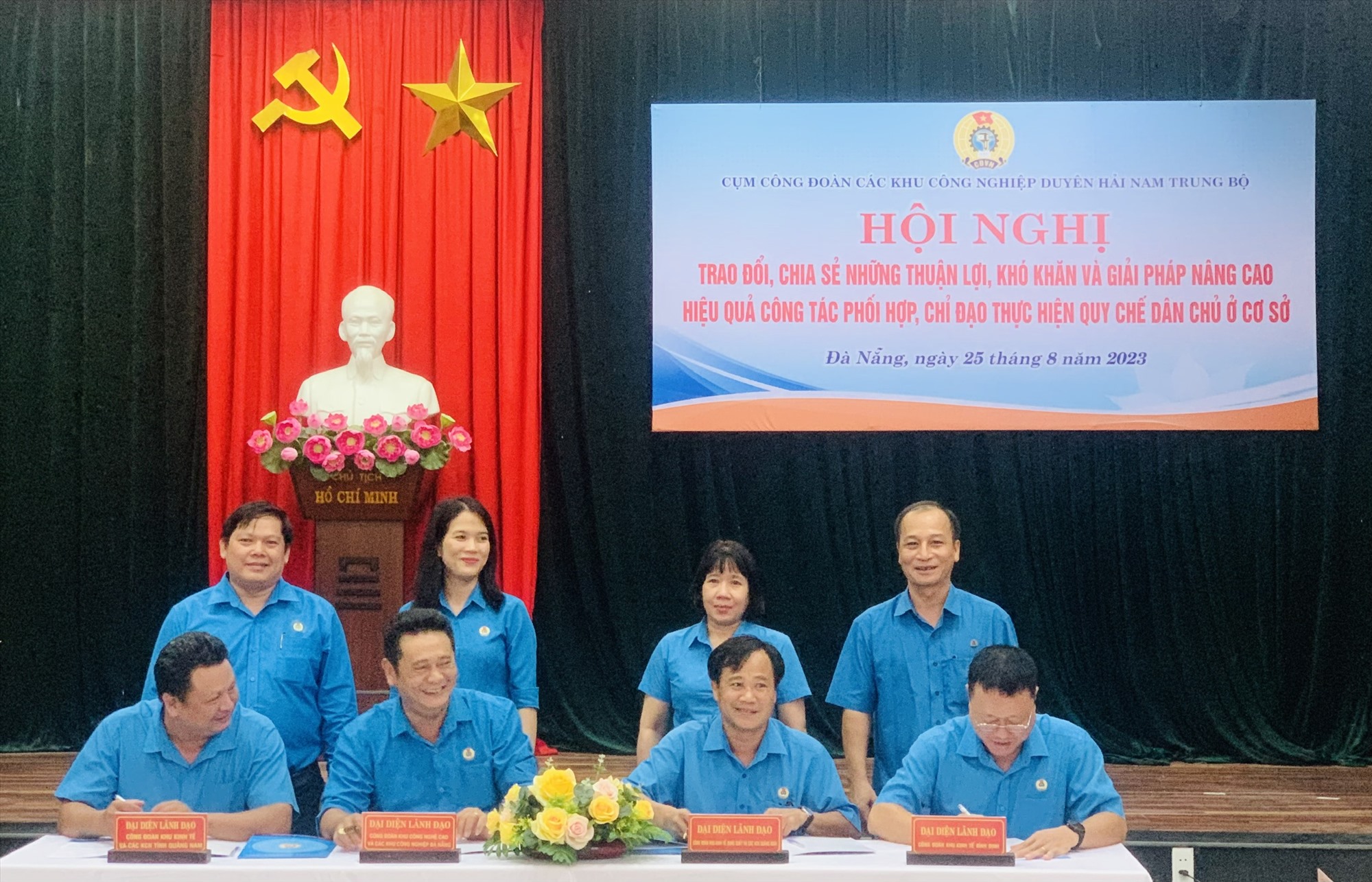 Cụm Công đoàn các khu công nghiệp duyên hải Nam Trung Bộ ký kết phối hợp. Ảnh: Tường Minh 