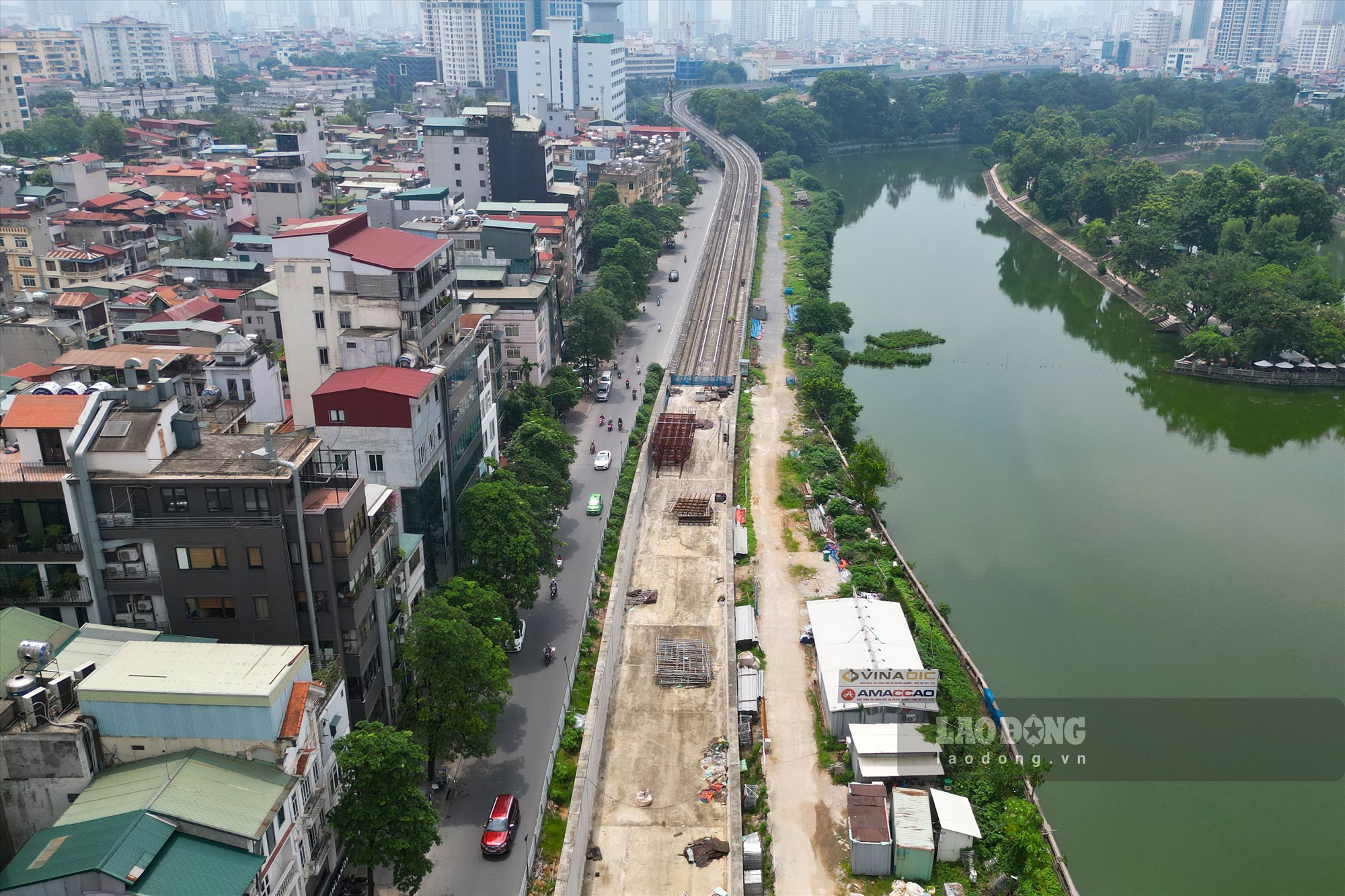 Dự án đường sắt đô thị Nhổn - Ga Hà Nội có chiều dài 12,5km, gồm 12 ga (8,5km đi trên cao với tám ga trên cao và 4km đi ngầm với 4 ga ngầm). Tuyến có điểm đầu tại Nhổn, điểm cuối tại ga Hà Nội (trên đường Trần Hưng Đạo).