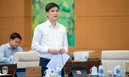 Phó Chủ tịch Tổng Liên đoàn Lao động Việt Nam Ngọ Duy Hiểu phát biểu tại phiên họp. Ảnh: Phạm Đông