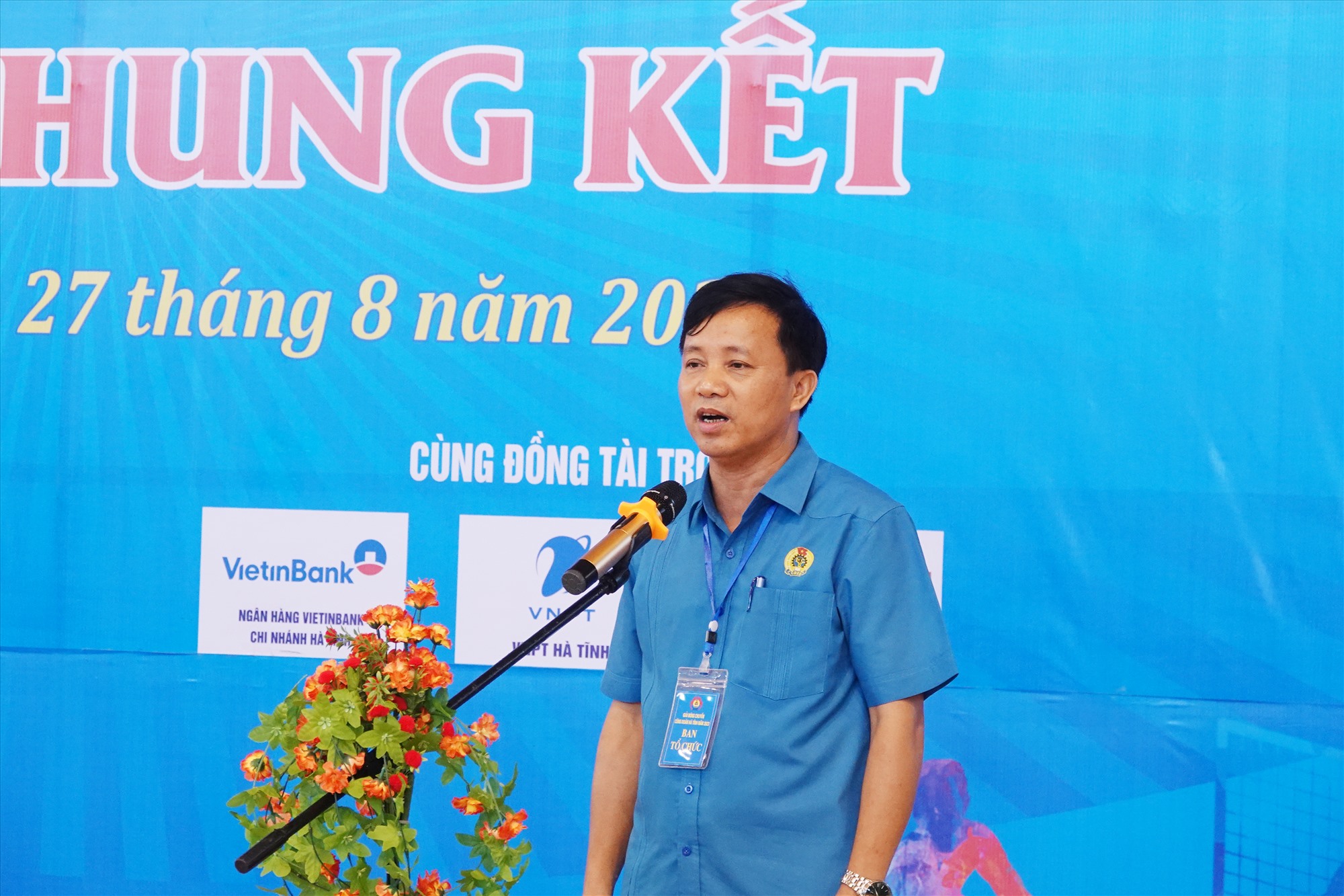 Ông Nguyễn Văn Danh - Chủ tịch LĐLĐ Hà Tĩnh phát biểu tại lễ khai mạc. Ảnh: Trần Tuấn. 