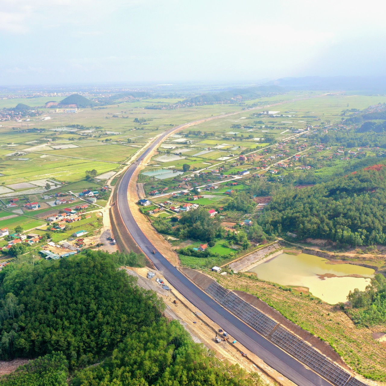 Cao tốc Nghi Sơn Diễn Châu có chiều dài gần 50km. Ảnh: Quang Đại
