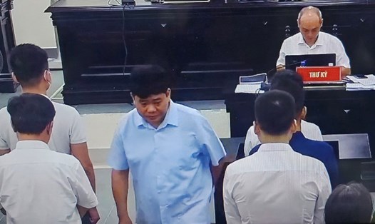 Bị cáo Nguyễn Đức Chung tại phiên toà sơ thẩm. Ảnh chụp qua màn hình