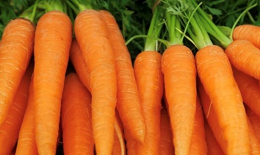 Cà rốt là loại thực phẩm nên bổ sung vào chế độ ăn của người đau mắt đỏ khi thời tiết giao mùa. Ảnh: Phạm My