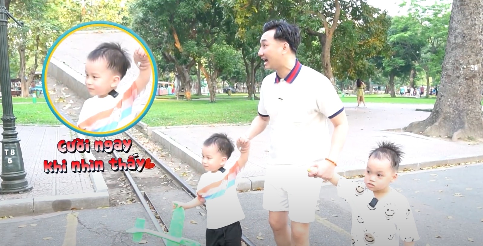 MC Thành Trung dẫn các con đi chơi. Ảnh: NSX.