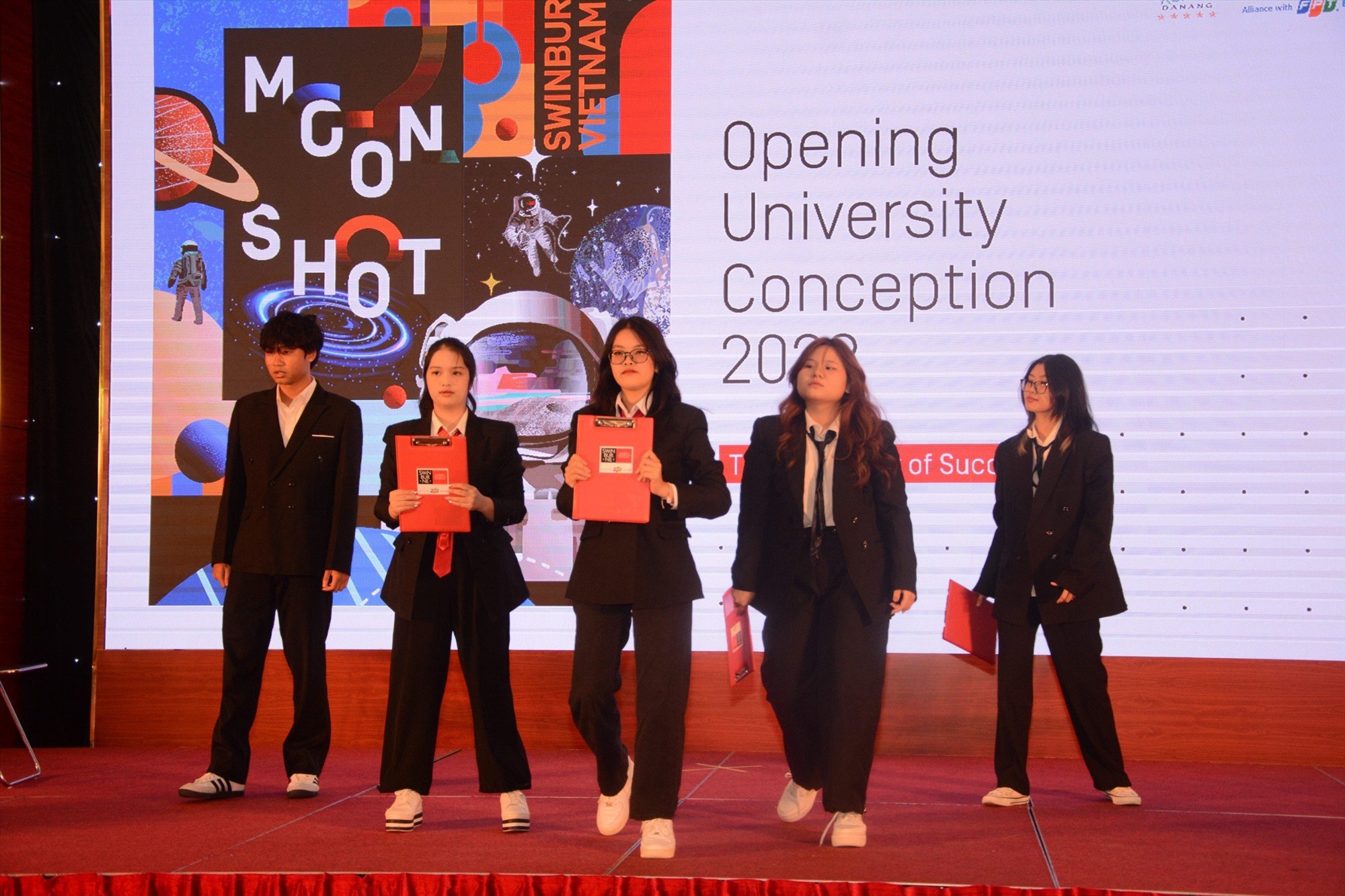 Swinburne Việt Nam - học xá Đà Nẵng tổ chức sự kiện “Opening University Conception” với chủ đề “Moon Shot”. Ảnh: Văn Dũng