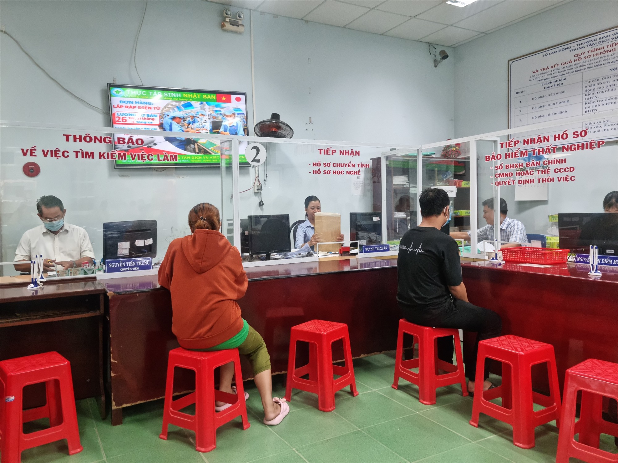 Trong 8 tháng đầu năm 2023, Sở LĐTBXH tỉnh Trà Vinh tiếp nhận hơn 6.600 hồ sơ hưởng trợ cấp thất nghiệp. Ảnh: Hoàng Lộc