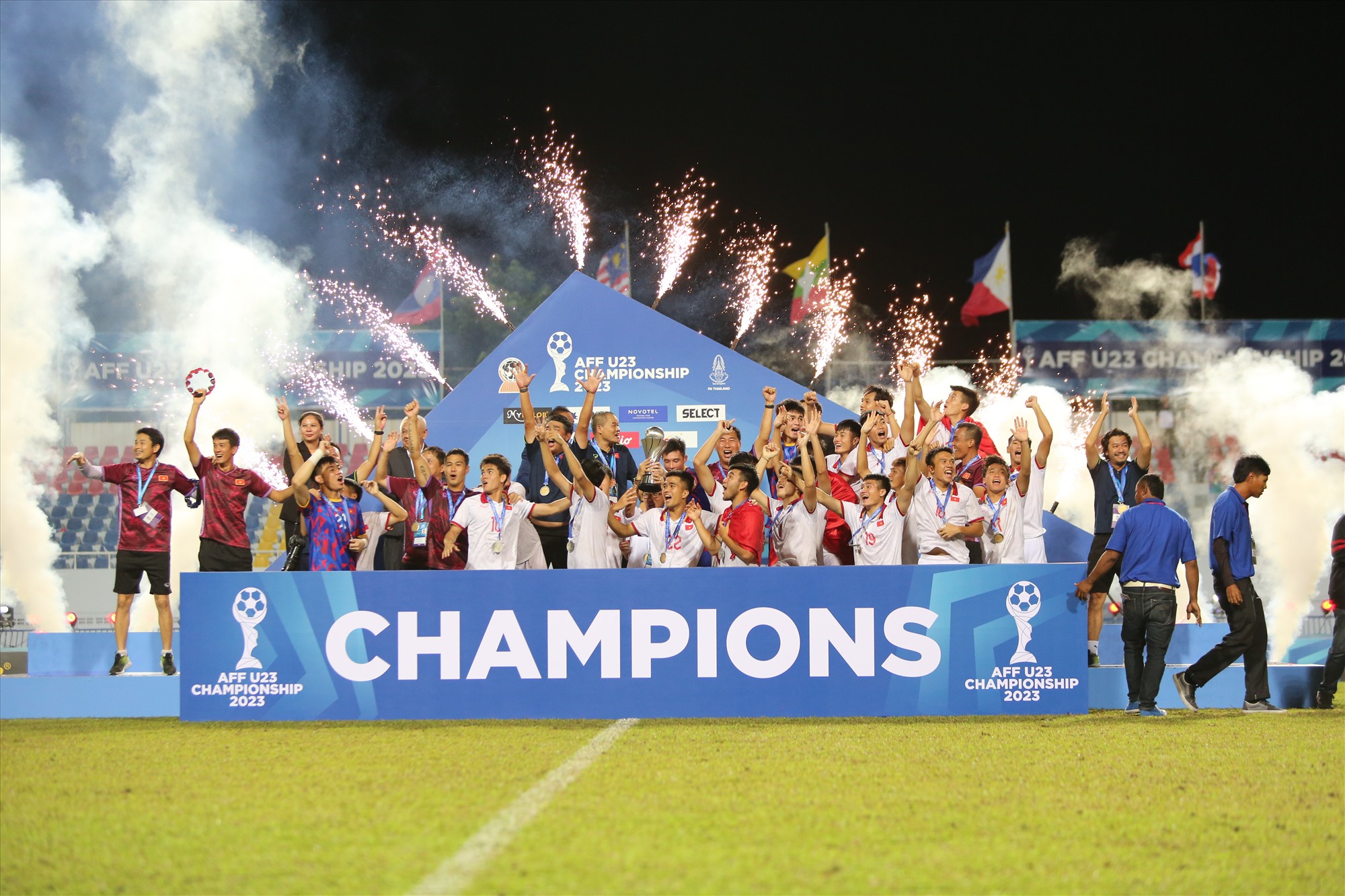 Chiến thắng này cũng giúp U23 Việt Nam tạo nên lịch sử ở đấu trường U23 Đông Nam Á khi trở thành đội đầu tiên có 2 chức vô địch. Càng ý nghĩa hơn khi U23 Việt Nam có 2 lần đăng quang liên tiếp.