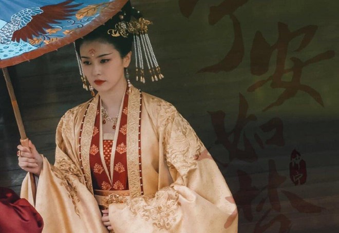 "Ninh an như mộng" của Bạch Lộc và loạt phim Hoa ngữ khó khăn lên sóng vì thế ồn ào
