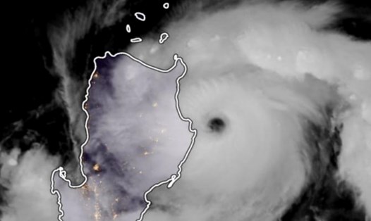 Bão Saola đã mạnh lên thành siêu bão, đe dọa miền bắc Philippines. Ảnh: PASAGA