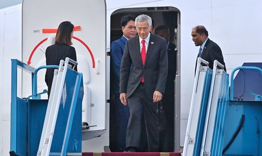 Thủ tướng Singapore Lý Hiển Long tới sân bay Nội Bài, Hà Nội, chiều 27.8.2023. Ảnh: Hải Nguyễn
