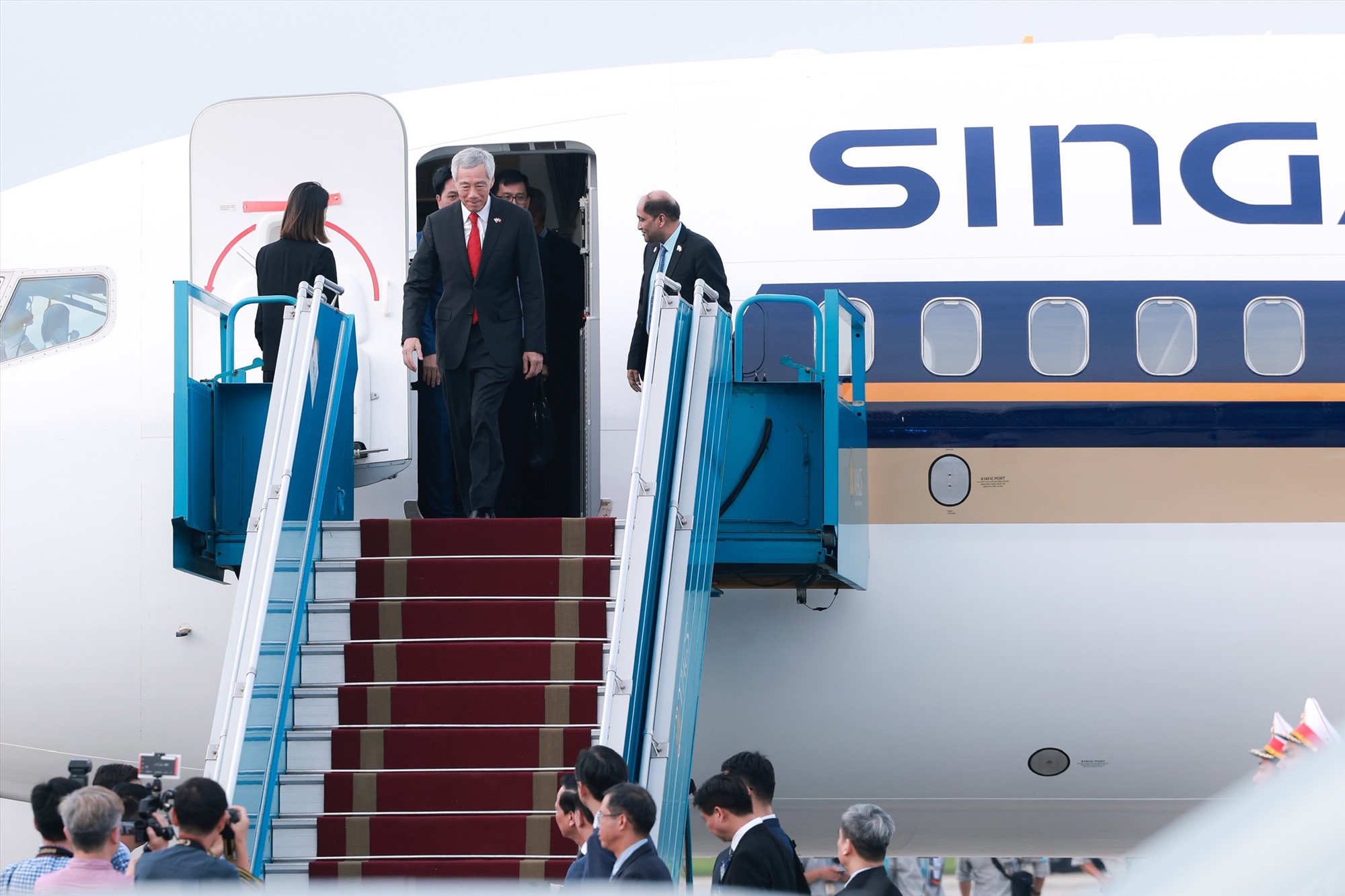 Chuyên cơ chở Thủ tướng Singapore Lý Hiển Long cùng đoàn đại biểu Singapore hạ cánh xuống sân bay Nội Bài, Hà Nội. Ảnh: Hải Nguyễn