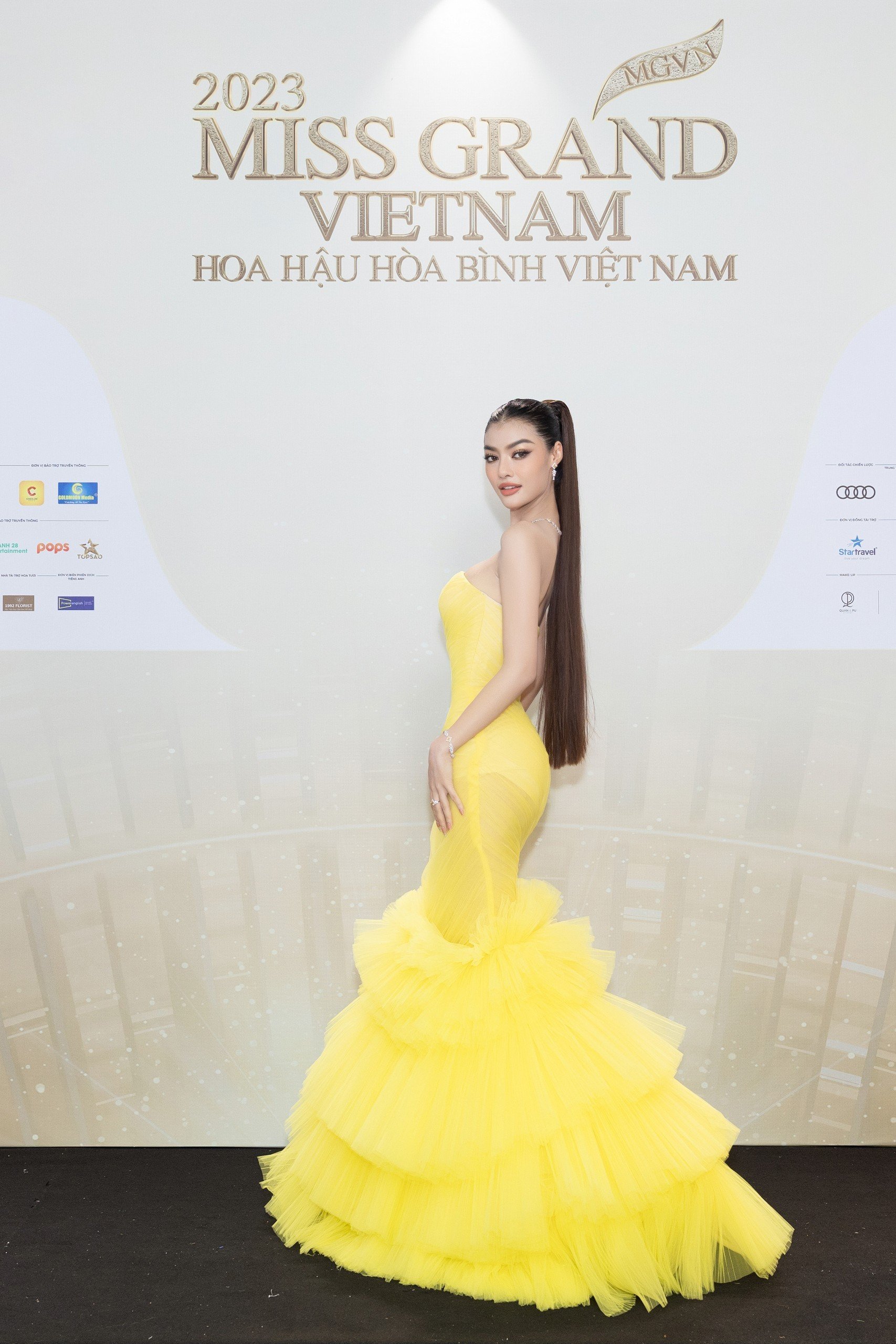 Á hậu 1 Miss World Vietnam 2019 Lona Kiều Loan xuất hiện quyến rũ trong chiếc đầm xòe đuôi cá.