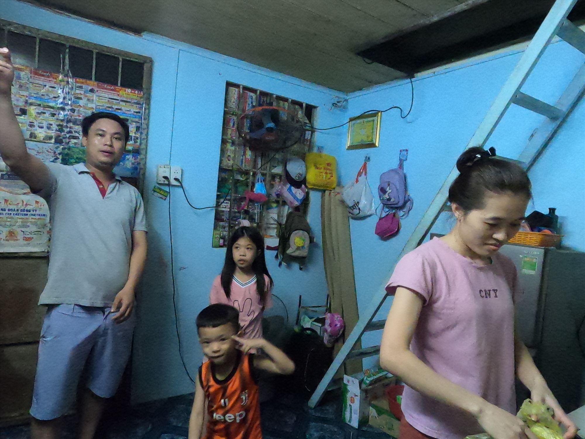 Người lao động phải sinh hoạt trong không gian nhà trọ chật chội. Ảnh: Đình Trọng