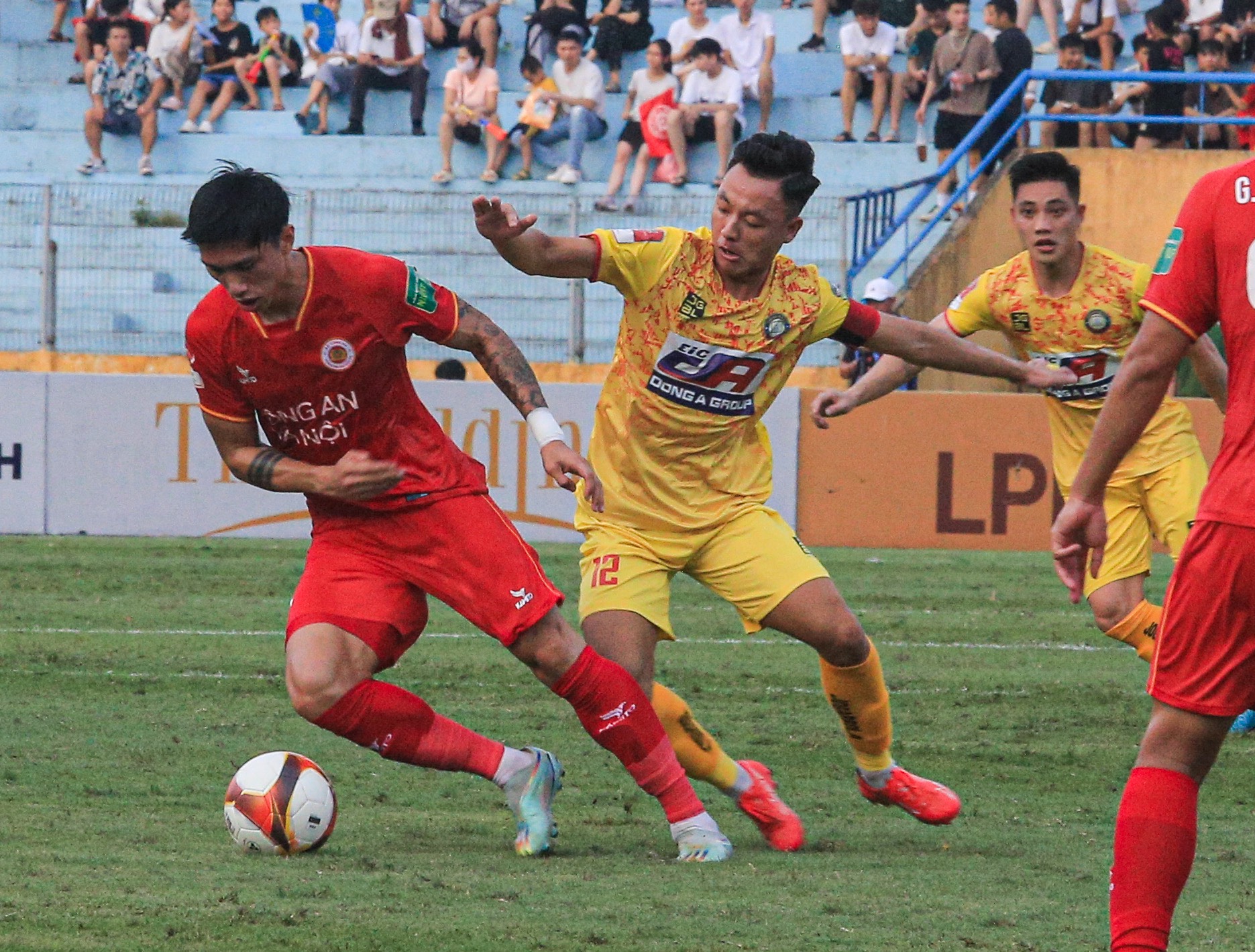 Câu lạc bộ Công an Hà Nội chạm trán Thanh Hoá ở vòng cuối nhóm đua vô địch Night Wolf V.League 2023.