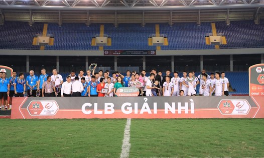Hà Nội FC giành ngôi Á quân V.League 2023. Ảnh: Minh Dân