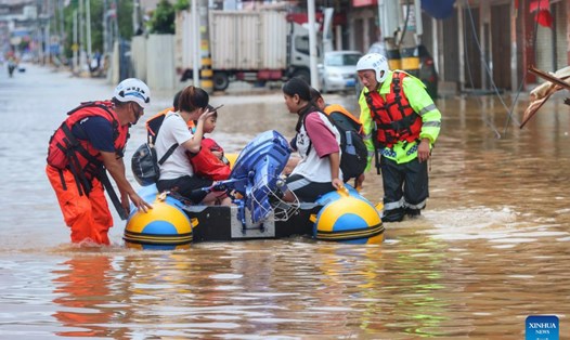Lũ lụt ở Tuyền Châu, tỉnh Phúc Kiến, Trung Quốc hồi đầu tháng 8.2023. Ảnh: Xinhua