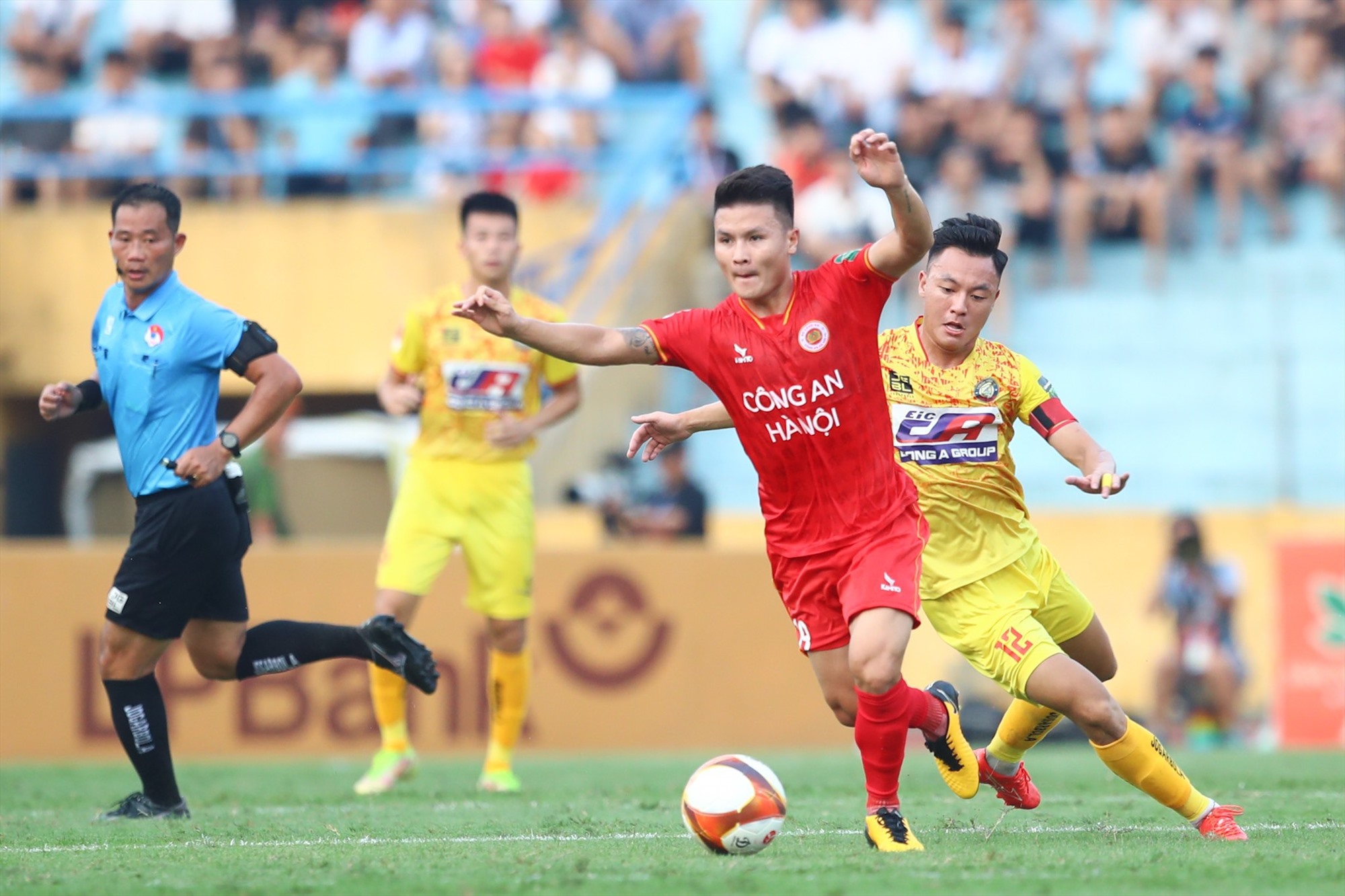Tiền vệ Quang Hải là bản hợp đồng “bom tấn” của Công an Hà Nội ở giai đoạn 2 V.League 2023. Ảnh: Minh Phong