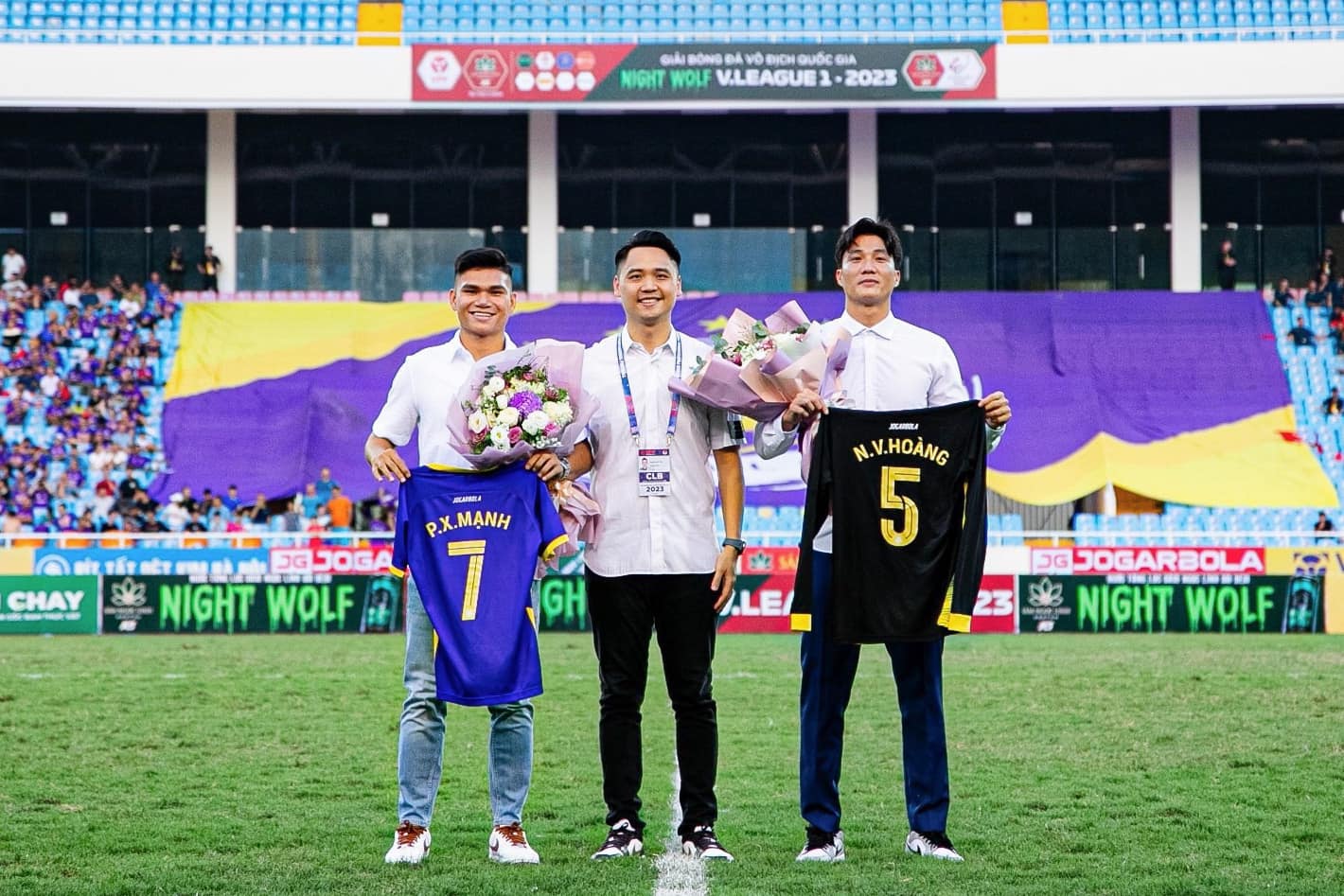Hà Nội FC công bố 2 tân binh Phạm Xuân Mạnh và Nguyễn Văn Hoàng để chuẩn bị cho mùa bóng 2023-2024. Ảnh: Hà Nội FC