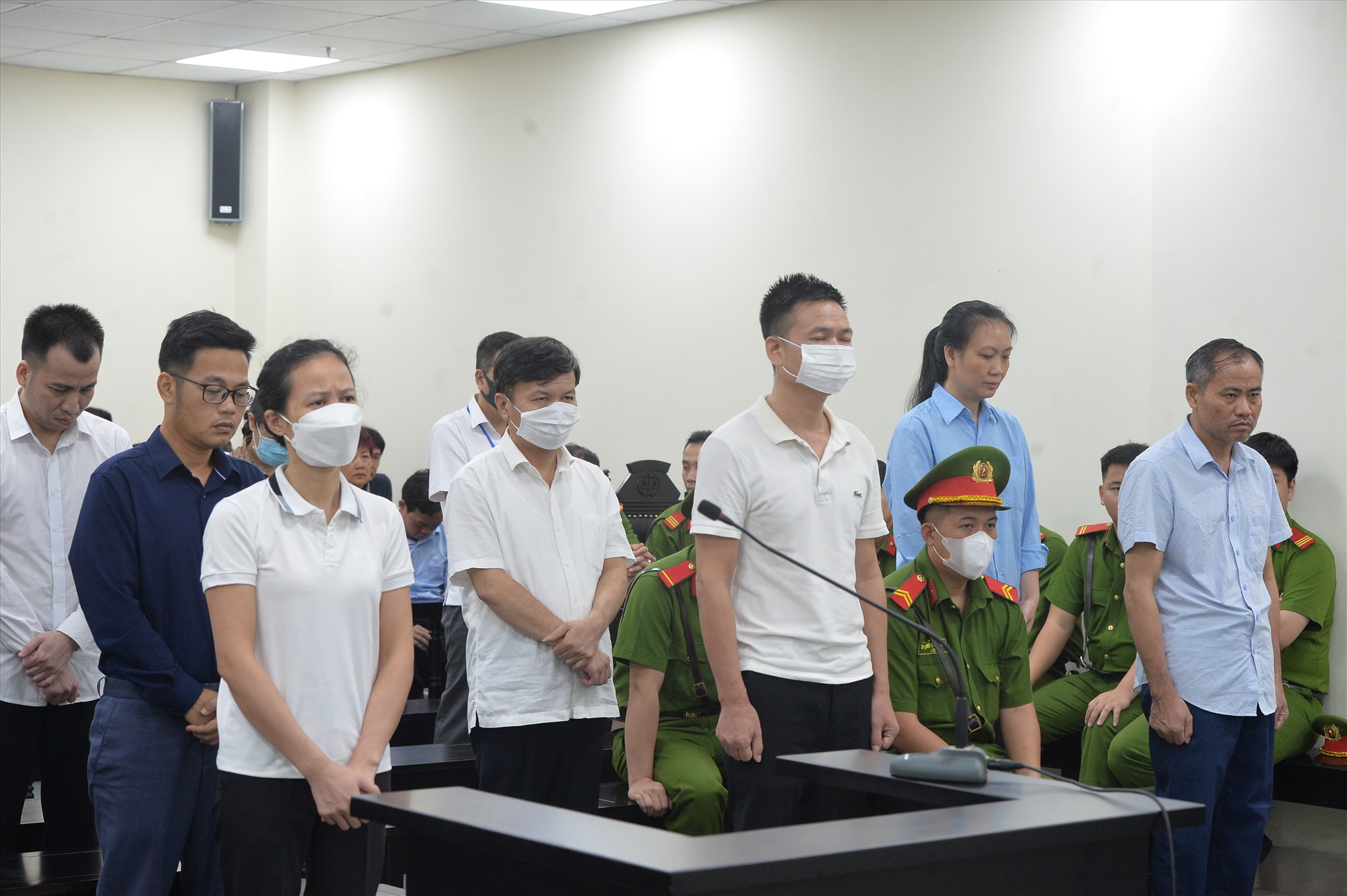 Các bị cáo tại phiên toà chiều 28.8. Ảnh: Quang Việt