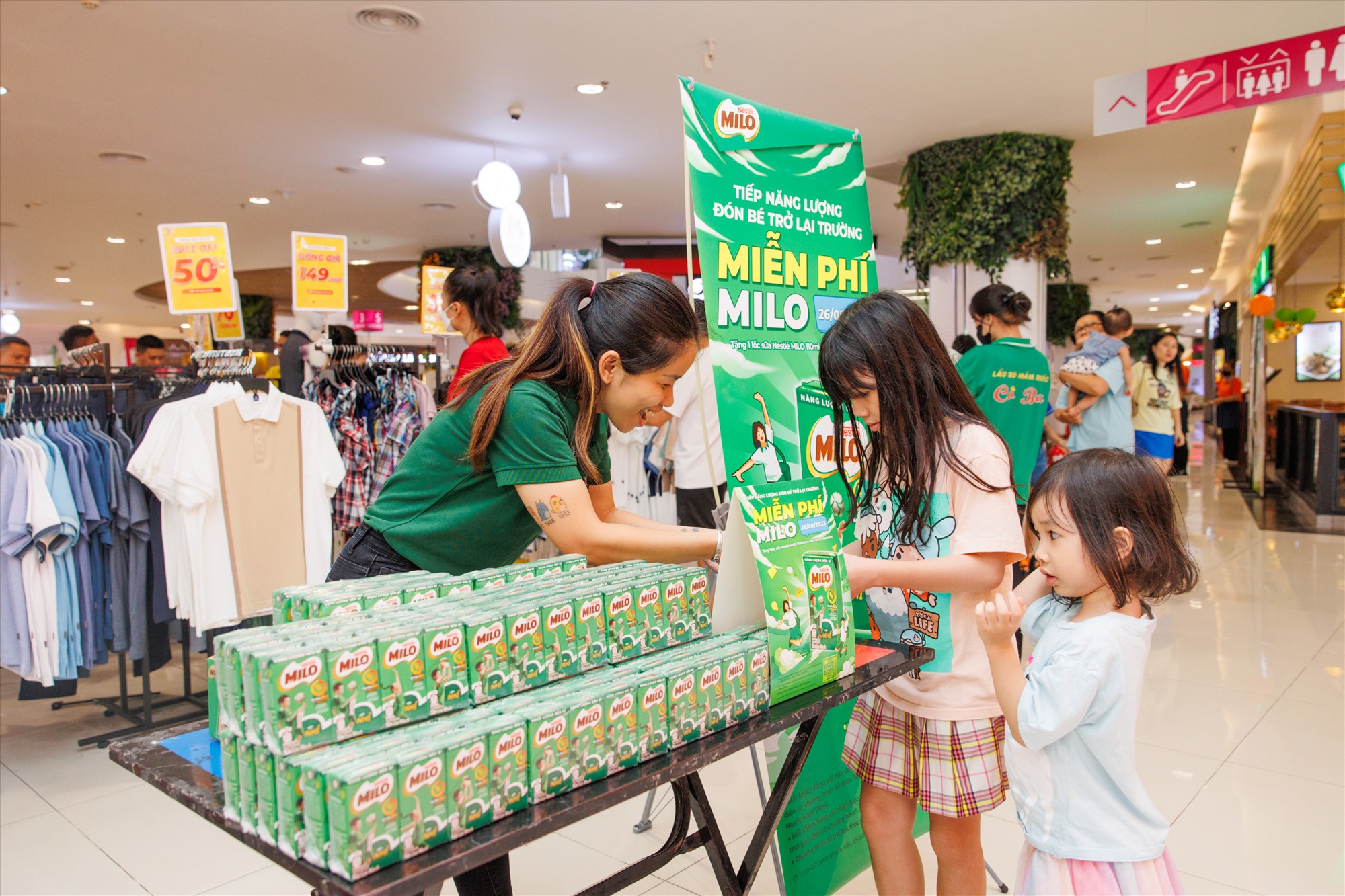 Nestlé MILO gửi tặng gần 3 triệu hộp MILO nhân ngày tựu trường của các em học sinh trên khắp cả nước. Ảnh: DN cung cấp
