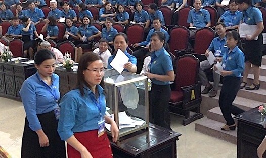 Các đại biểu bỏ phiếu bầu Ban Chấp hành LĐLĐ huyện Mỹ Lộc tại đại hội. Ảnh: Công đoàn Nam Định
