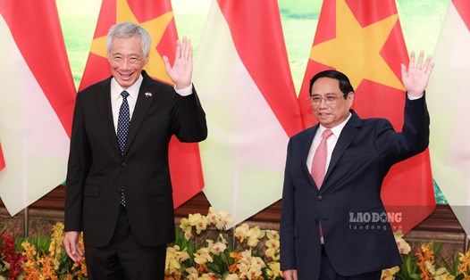 Thủ tướng Chính phủ Phạm Minh Chính đón Thủ tướng Singapore Lý Hiển Long. Ảnh: Hải Nguyễn