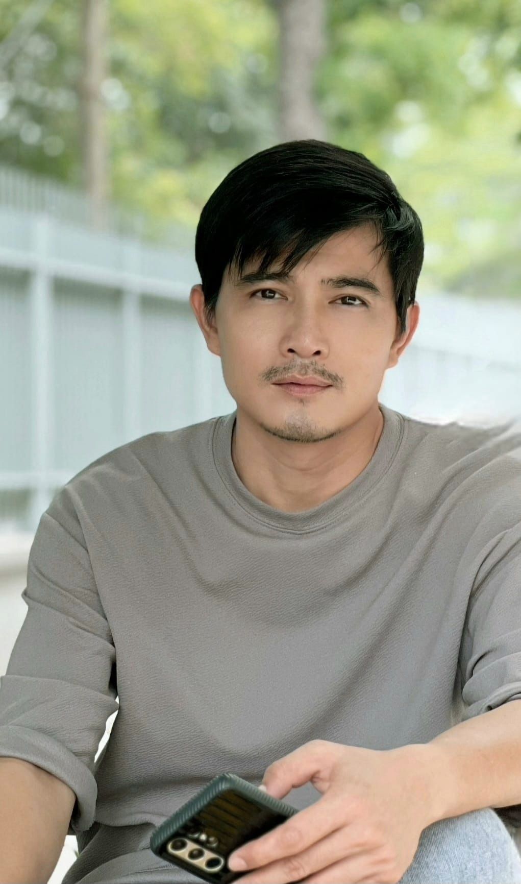 Bên cạnh chia sẻ về vai diễn, Quang Sự cũng cho biết chỉ muốn được đồng nghiệp, khán giả nhớ đến mình qua những vai diễn chứ không phải câu chuyện bên lề.  