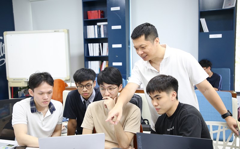 Cose inaspettate sull’informatica all’Università della Scienza e della Tecnologia di Hanoi