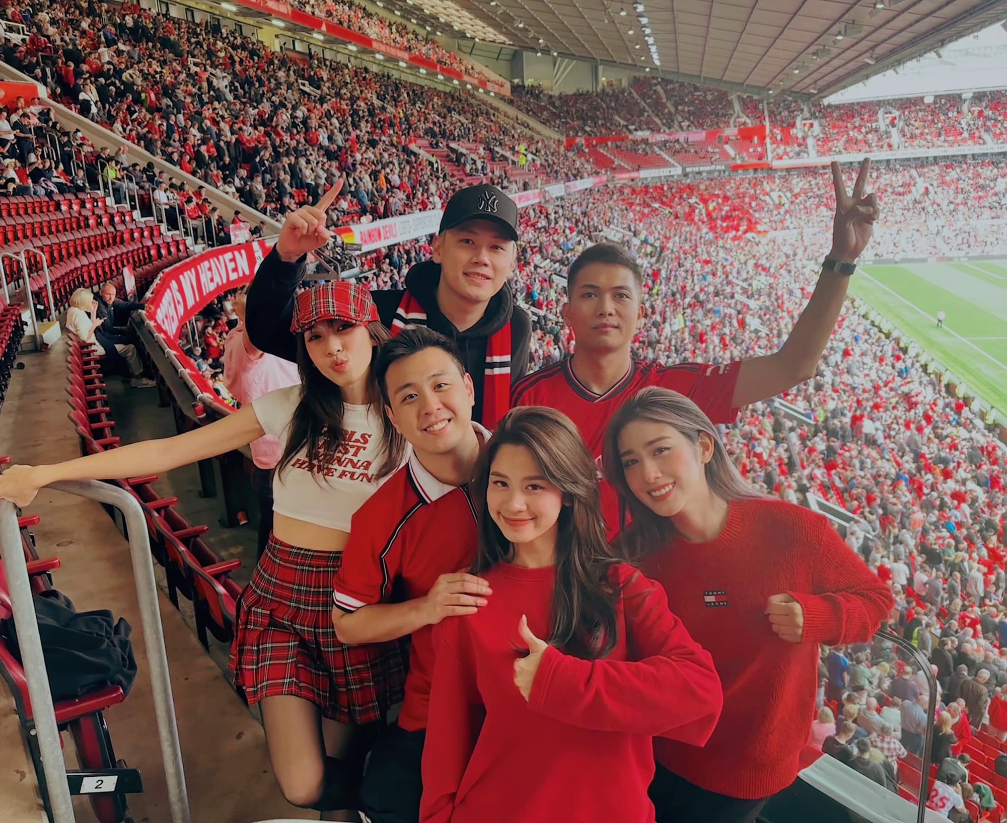 Manchester United là 1 trong những đội bóng nổi tiếng nhất thế giới, có lượng fan đông đảo tại Việt Nam. BigDaddy cũng là một “fan cuồng” của Quỷ Đỏ. Thậm chí, anh còn mặc áo đấu Man United lên chương trình Rap Việt.