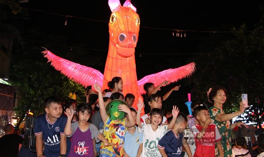 Lễ hội Trung thu độc đáo tại Tuyên Quang. Ảnh: Việt Bắc