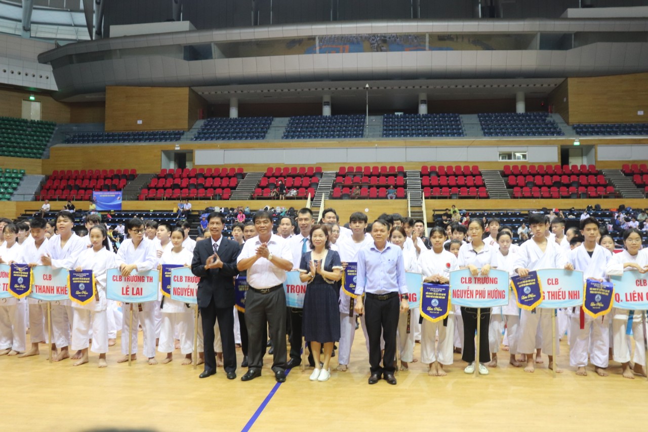 Các vận động viên đến từ 22 câu lạc bộ trên khắp TP Đà Nẵng. Ảnh: Nguyễn Linh