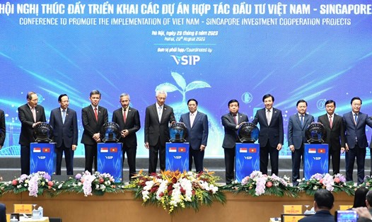 Thủ tướng Phạm Minh Chính và Thủ tướng Singapore Lý Hiển Long dự hội nghị. Ảnh: Hải Nguyễn