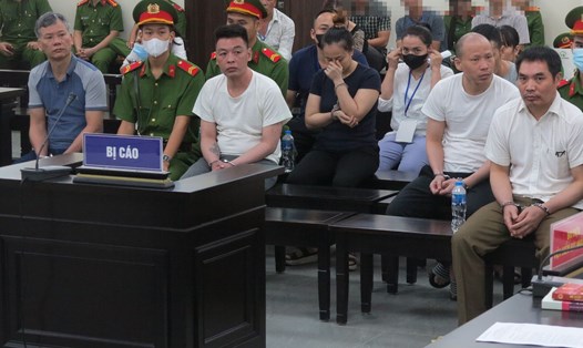 Phiên toà xét xử Wang Xiaomin và đồng phạm sử dụng thẻ giả, quẹt qua máy POS, MPOS rút trộm tiền, chiếm đoạt. Ảnh: Quang Việt