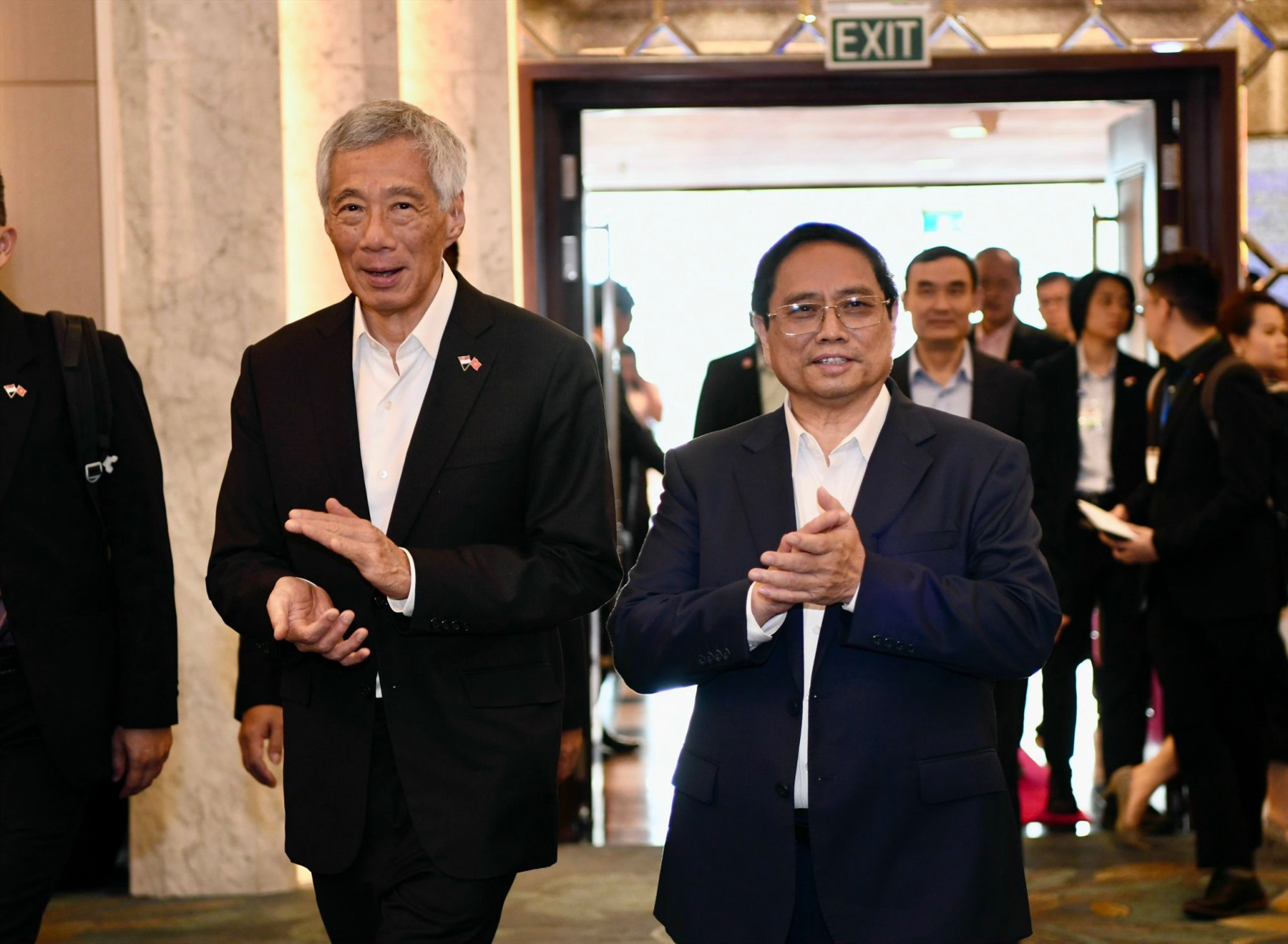 Hai Thủ tướng tới tham dự Chương trình Đối thoại lãnh đạo trẻ Việt Nam - Singapore năm 2023. Ảnh: Hải Nguyễn