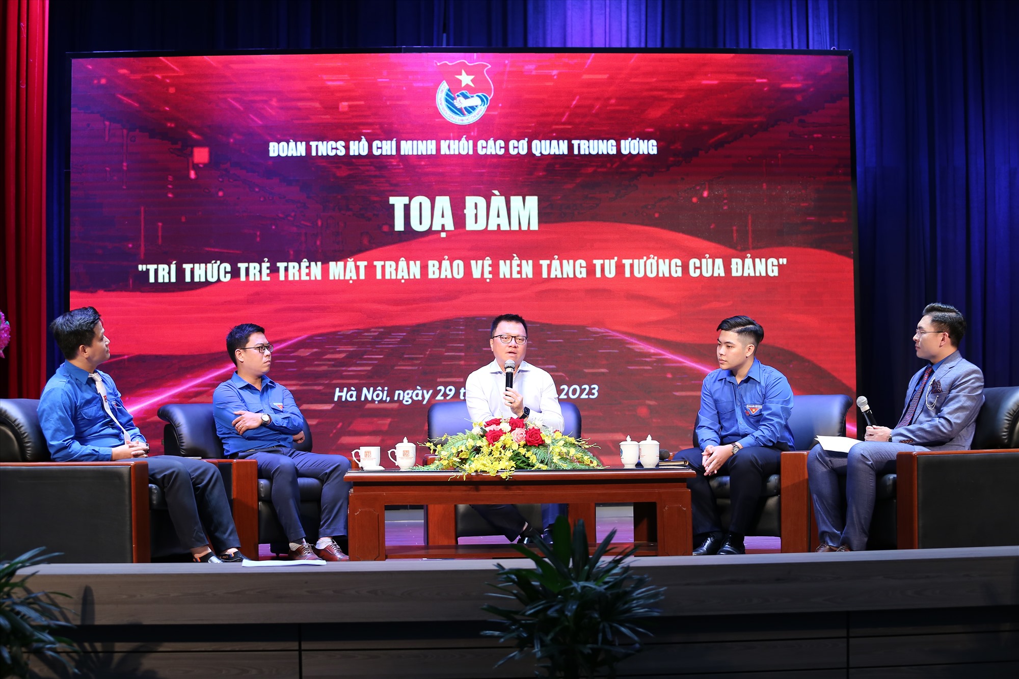 Toạ đàm Trí thức trẻ trên mặt trận bảo vệ nền tảng tư tưởng của Đảng được tổ chức chiều 29.8. Ảnh: Vĩnh Hoàng