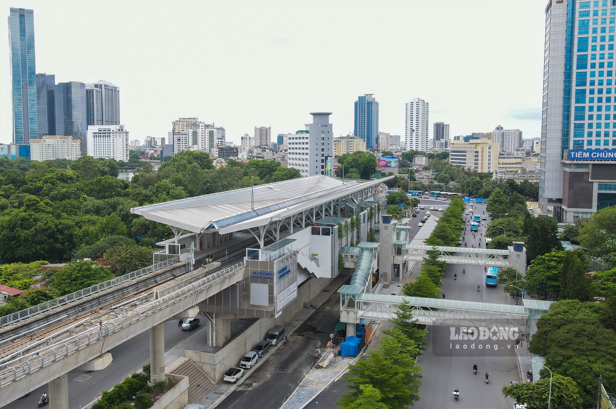 Tuyến đường sắt Nhổn - ga Hà Nội đang hoàn thiện. Ảnh: Tô Thế