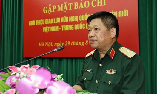 Thiếu tướng Lê Xuân Sang phát biểu tại buổi gặp mặt báo chí. Ảnh: BQP