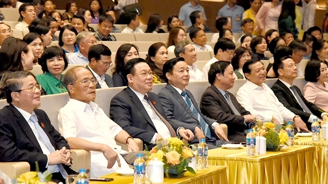 Chủ tịch Quốc hội Vương Đình Huệ dự Chương trình nghệ thuật đặc biệt “Nắng Ba Đình”. Ảnh: Ban tổ chức