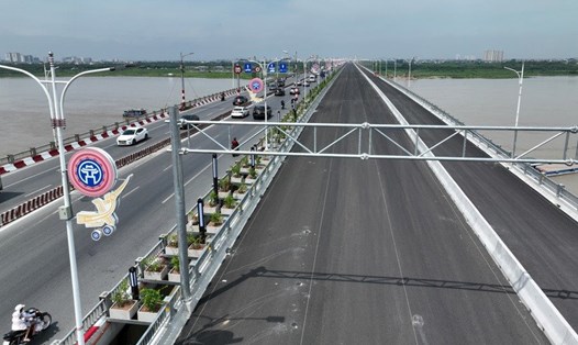 Cầu Vĩnh Tuy - giai đoạn 2 hoàn thiện phục vụ thông xe. Ảnh: Phạm Đông