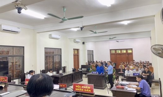 Quang cảnh phiên toà xét xử đối tượng dùng xăng đốt người tình ở Tuyên Quang. Ảnh: Việt Bắc