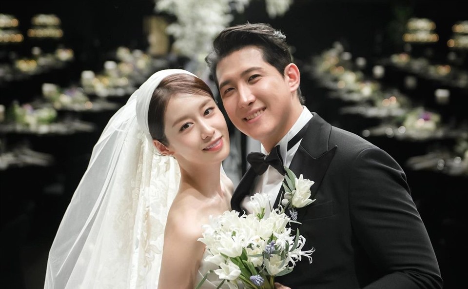 Ảnh cưới hạnh phúc của Jiyeon và Hwang Jae Gyun. Ảnh: @jiyeon2.
