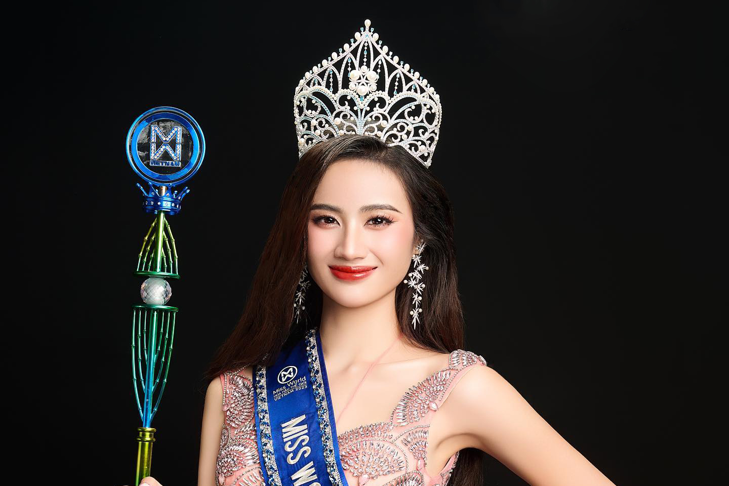 Hoa hậu Huỳnh Trần Ý Nhi. Ảnh: Sen Vàng